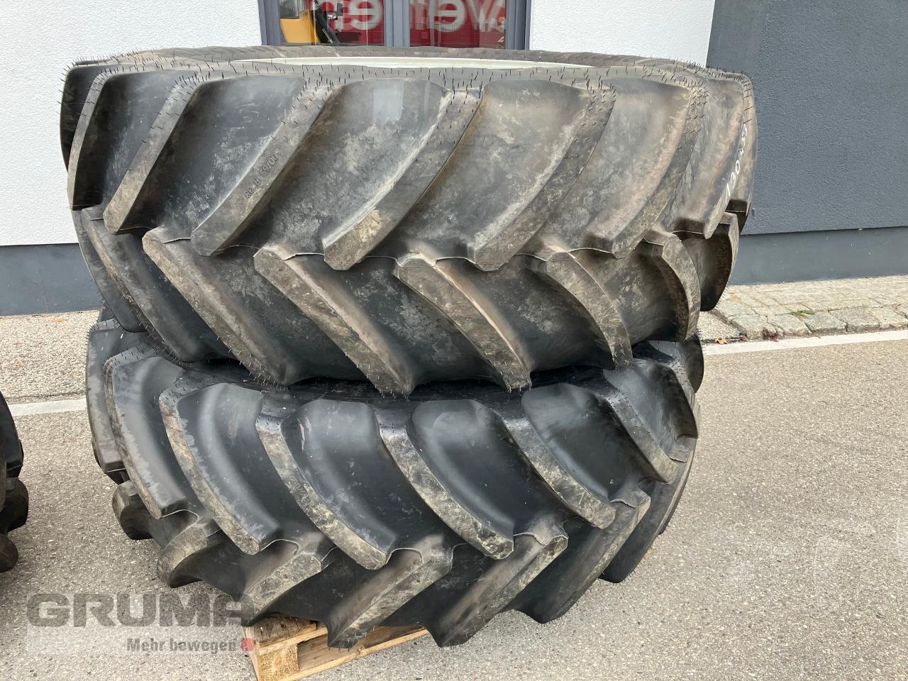 Rad des Typs Continental 480/65R28 u. 600/65R38 Tractor Master, Neumaschine in Friedberg-Derching (Bild 5)