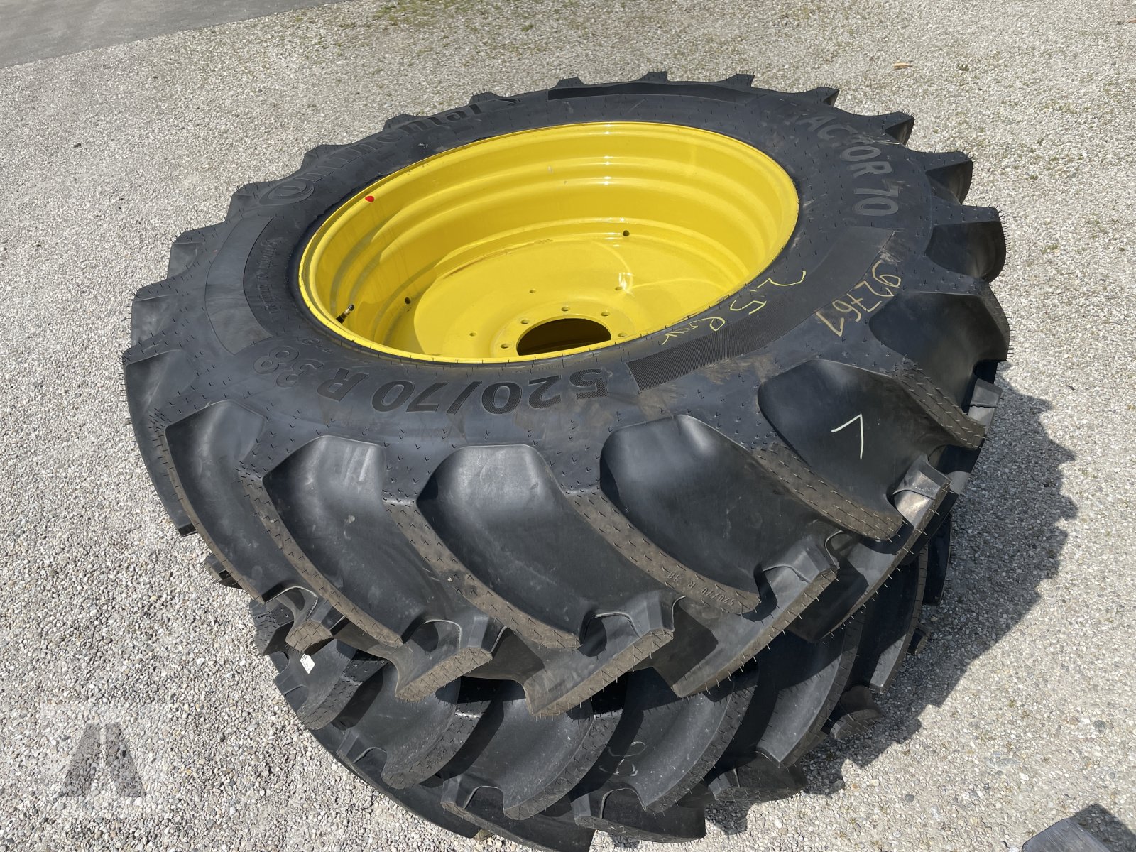 Rad des Typs Continental 520/70 R 38, Neumaschine in Eggenfelden (Bild 1)