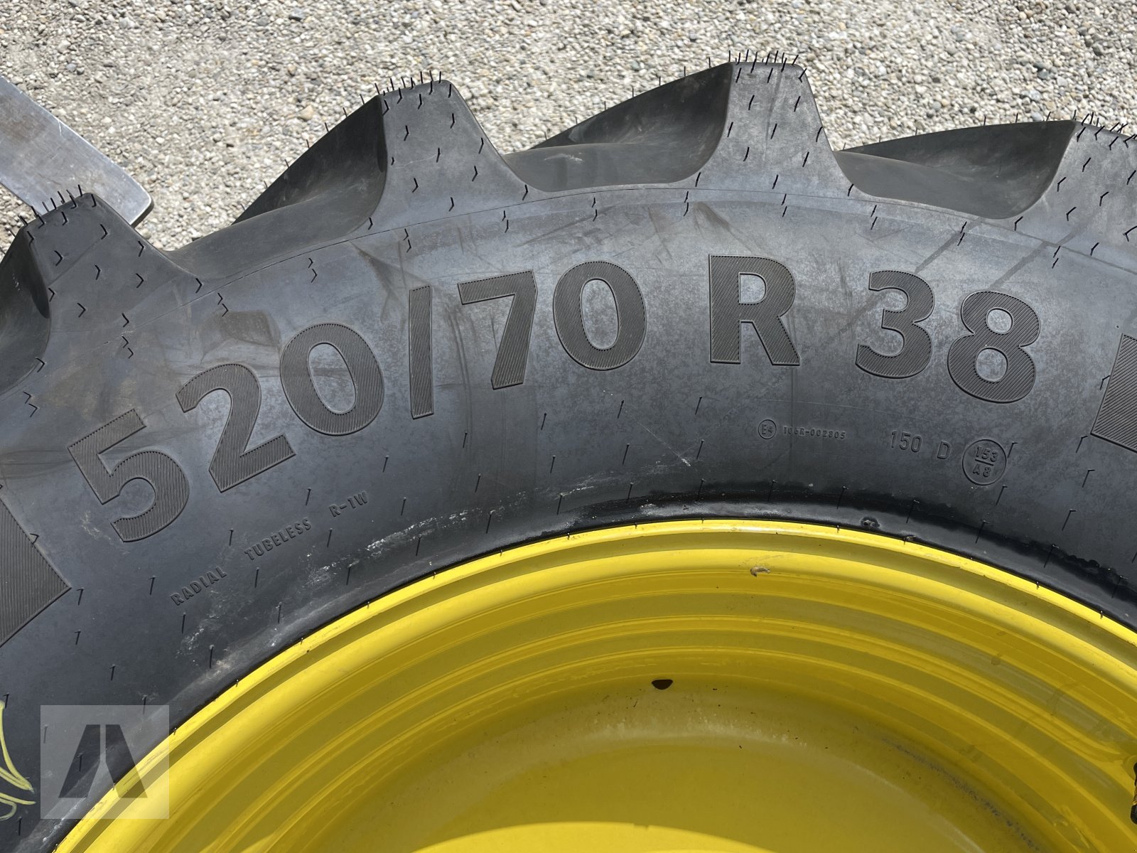 Rad des Typs Continental 520/70 R 38, Neumaschine in Eggenfelden (Bild 2)