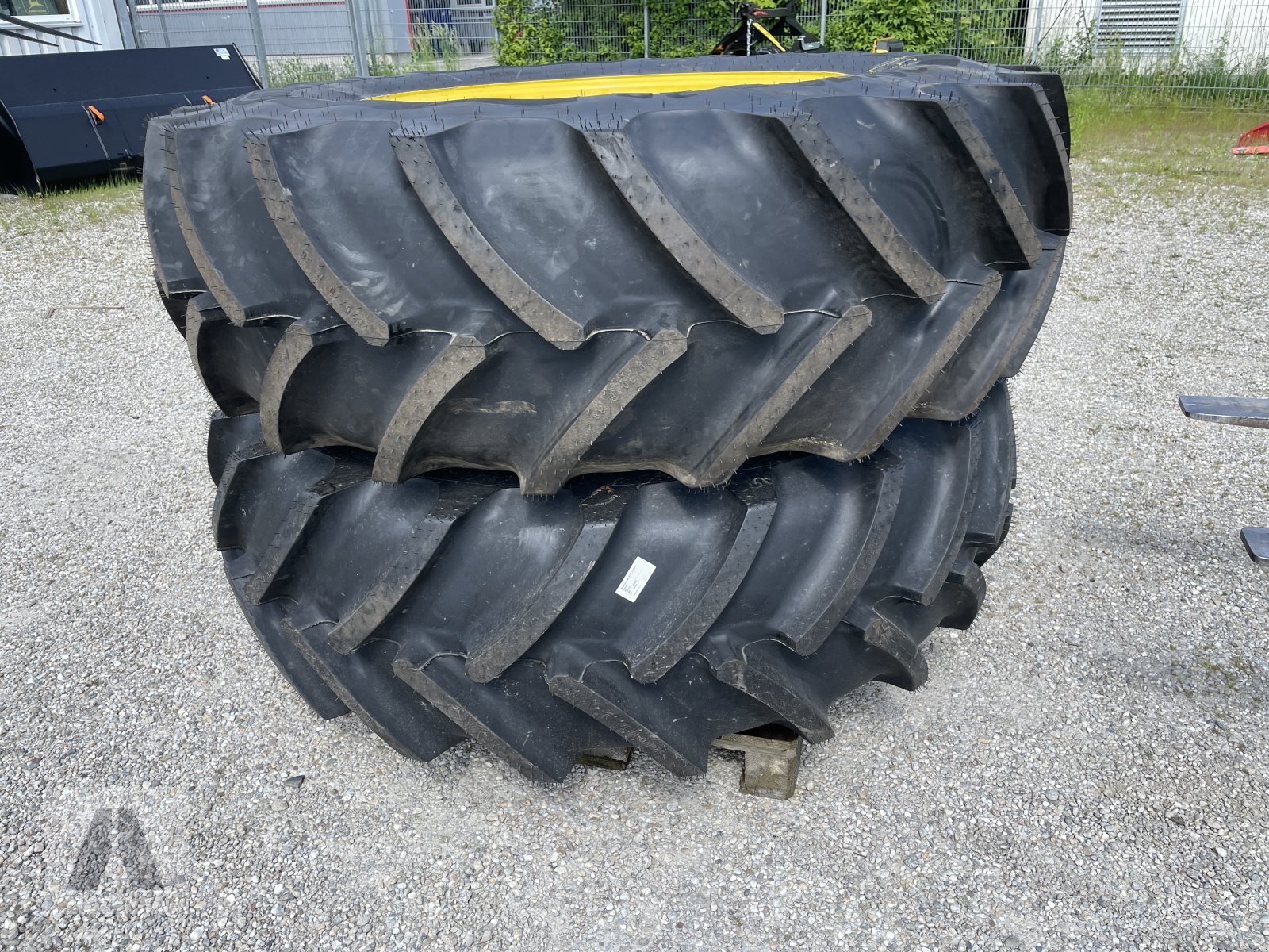Rad des Typs Continental 520/70 R 38, Neumaschine in Eggenfelden (Bild 6)