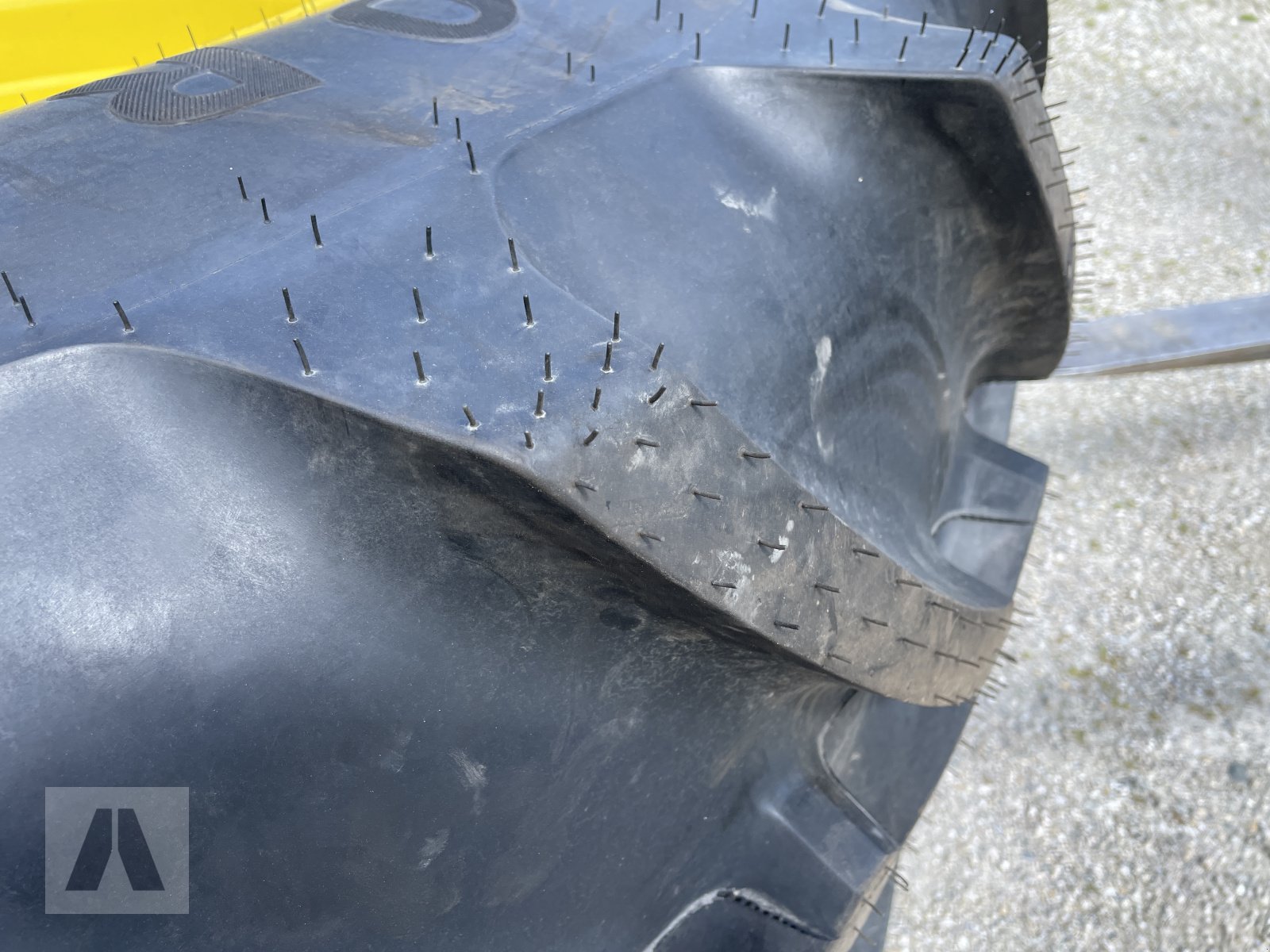 Rad des Typs Continental 520/70 R 38, Neumaschine in Eggenfelden (Bild 7)