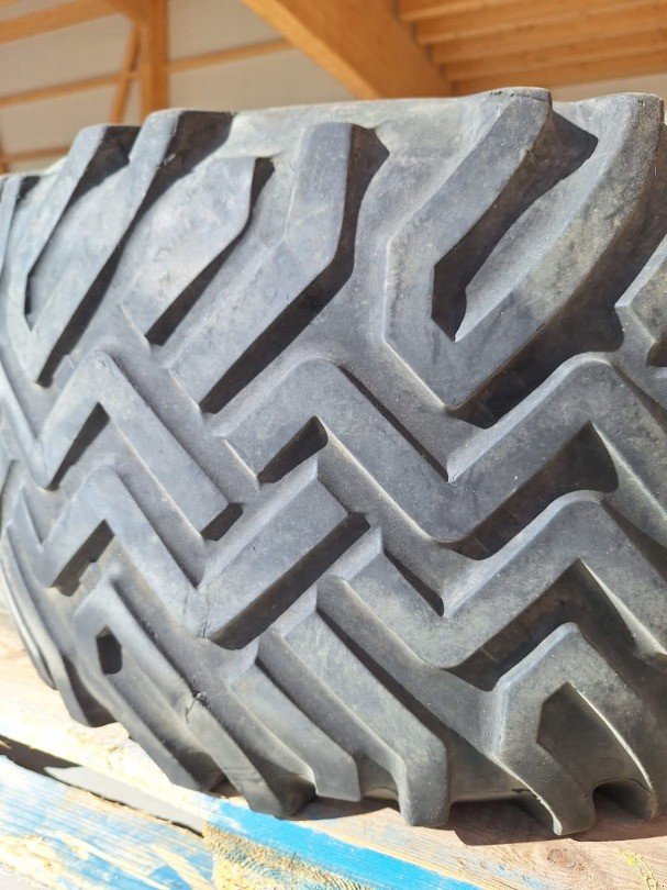 Rad des Typs Continental ALL - Ground 425 / 55 R17, Gebrauchtmaschine in Susten (Bild 2)