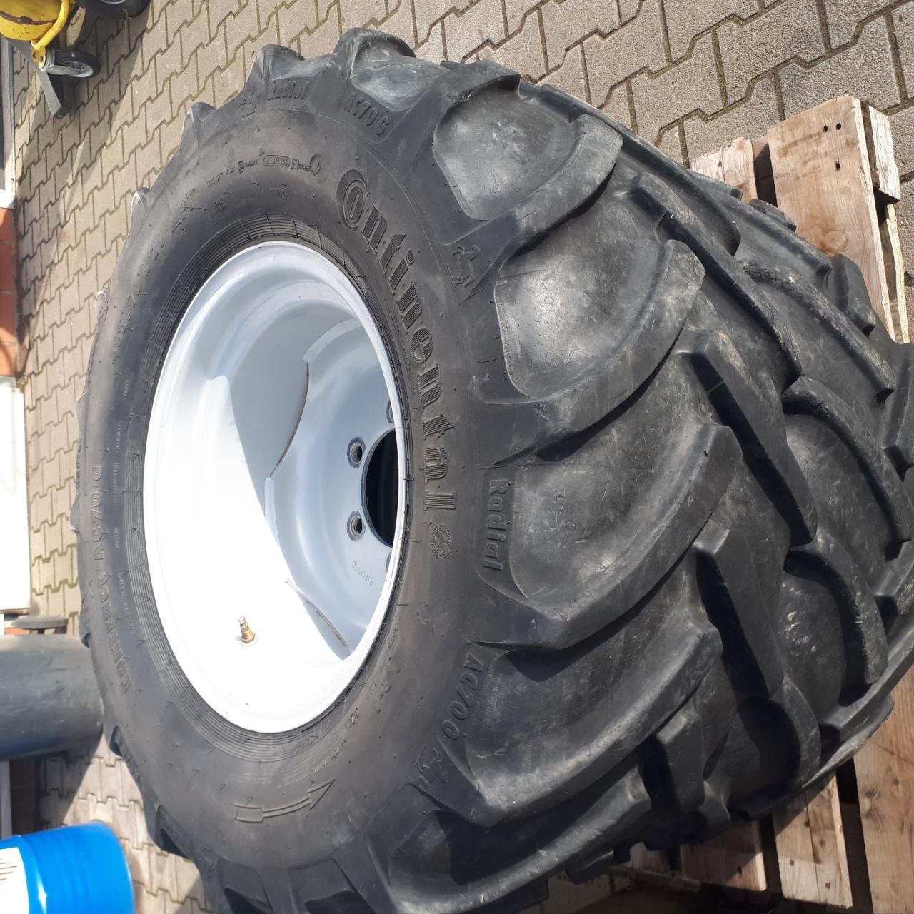 Rad des Typs Continental Kompletträder 405/70R20, Gebrauchtmaschine in Stuhr (Bild 1)
