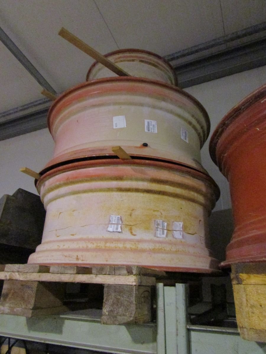 Rad des Typs Fendt Felgen 15x38 / 12x24, Gebrauchtmaschine in Saxen (Bild 4)