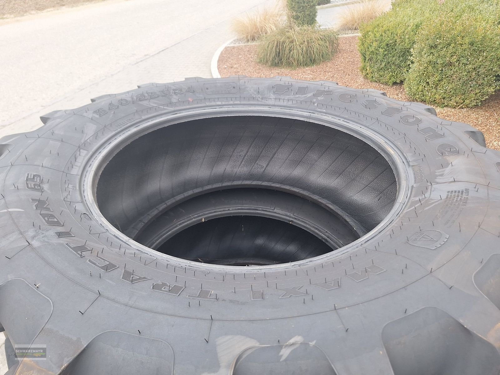 Rad des Typs Firestone 440/65R24+540/65R34, Vorführmaschine in Aurolzmünster (Bild 7)