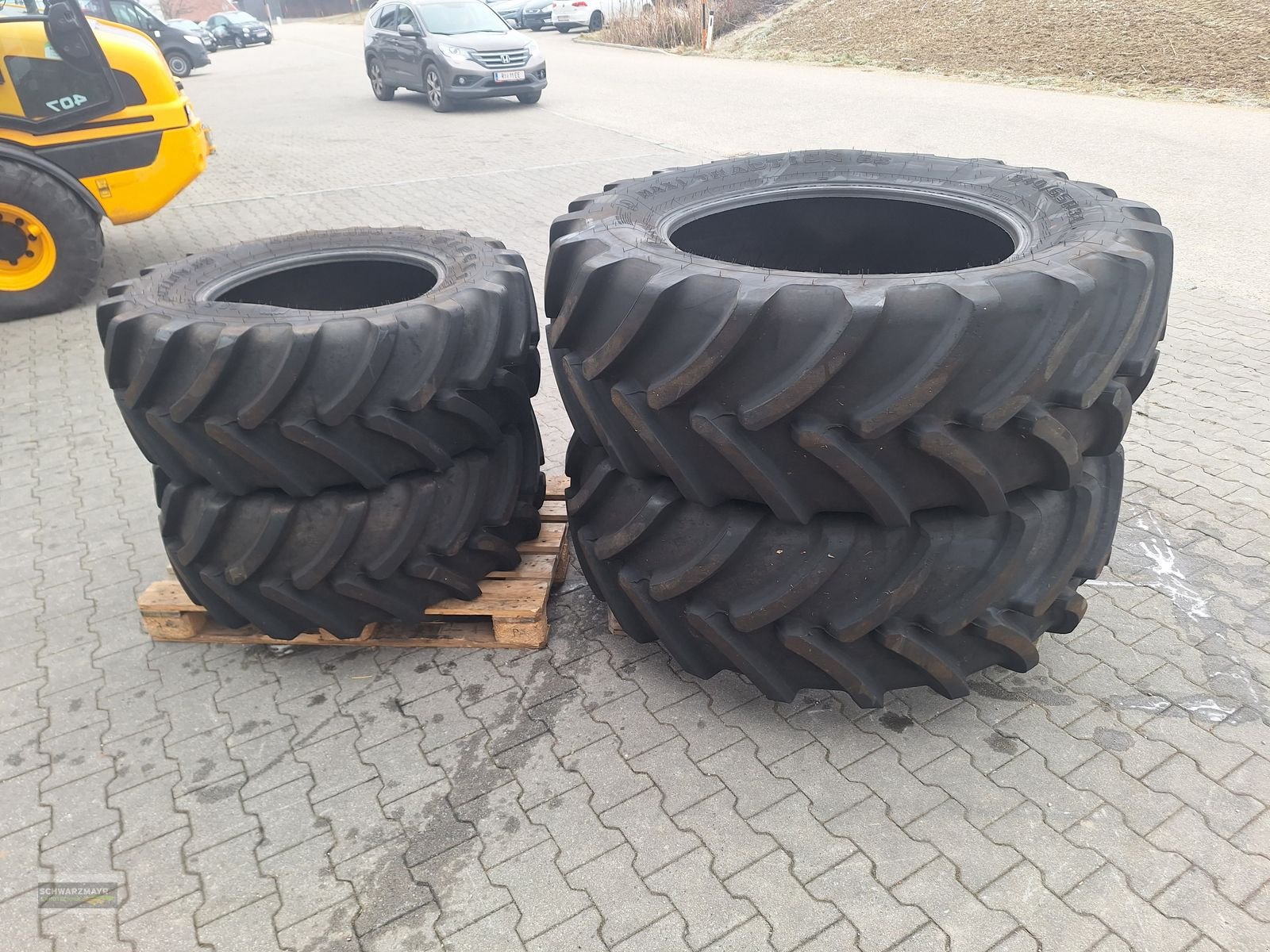 Rad des Typs Firestone 440/65R24+540/65R34, Vorführmaschine in Aurolzmünster (Bild 13)