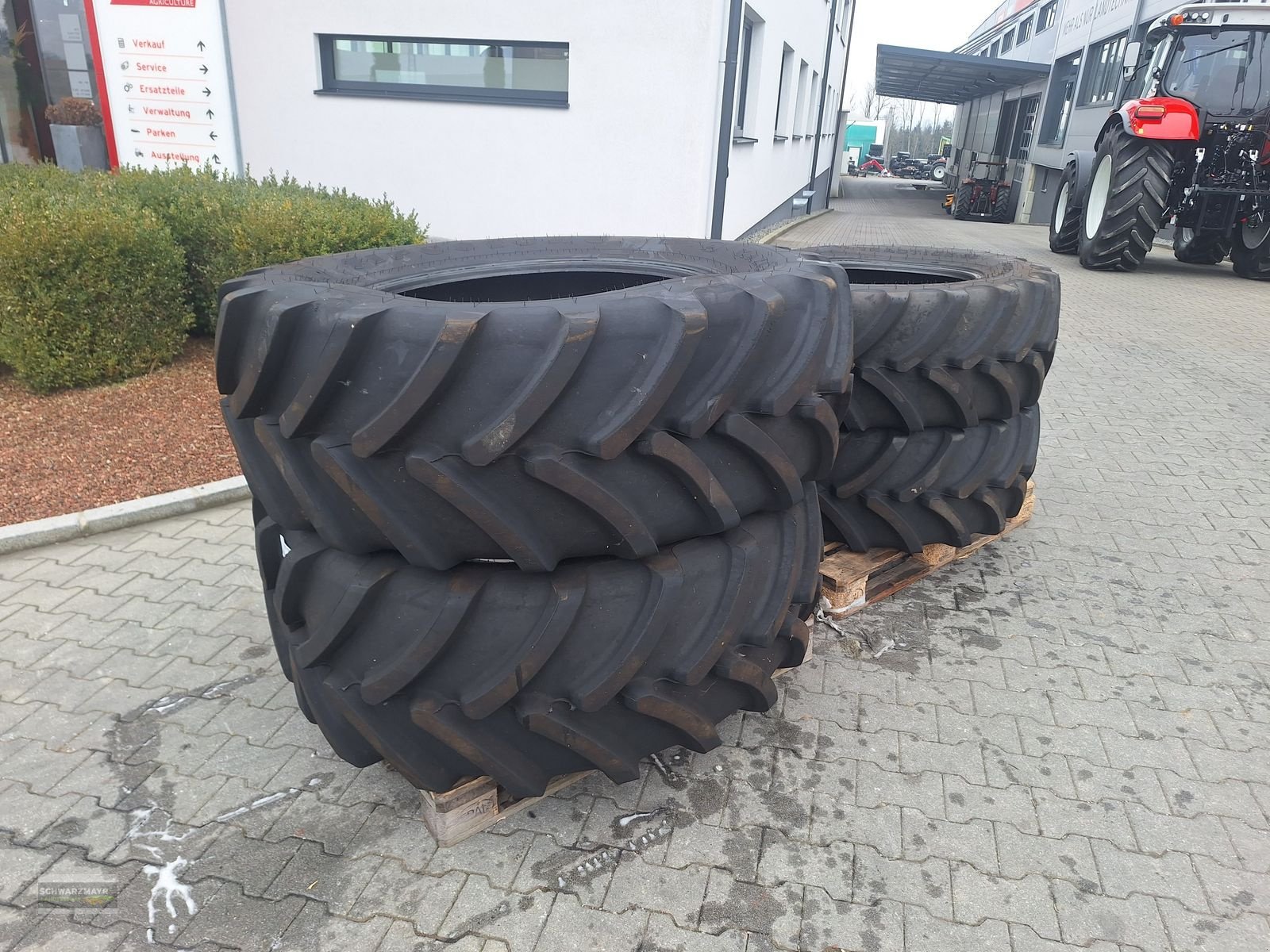 Rad des Typs Firestone 440/65R24+540/65R34, Vorführmaschine in Aurolzmünster (Bild 10)