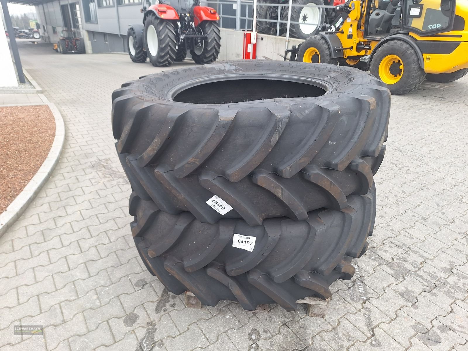 Rad des Typs Firestone 440/65R24+540/65R34, Vorführmaschine in Aurolzmünster (Bild 11)
