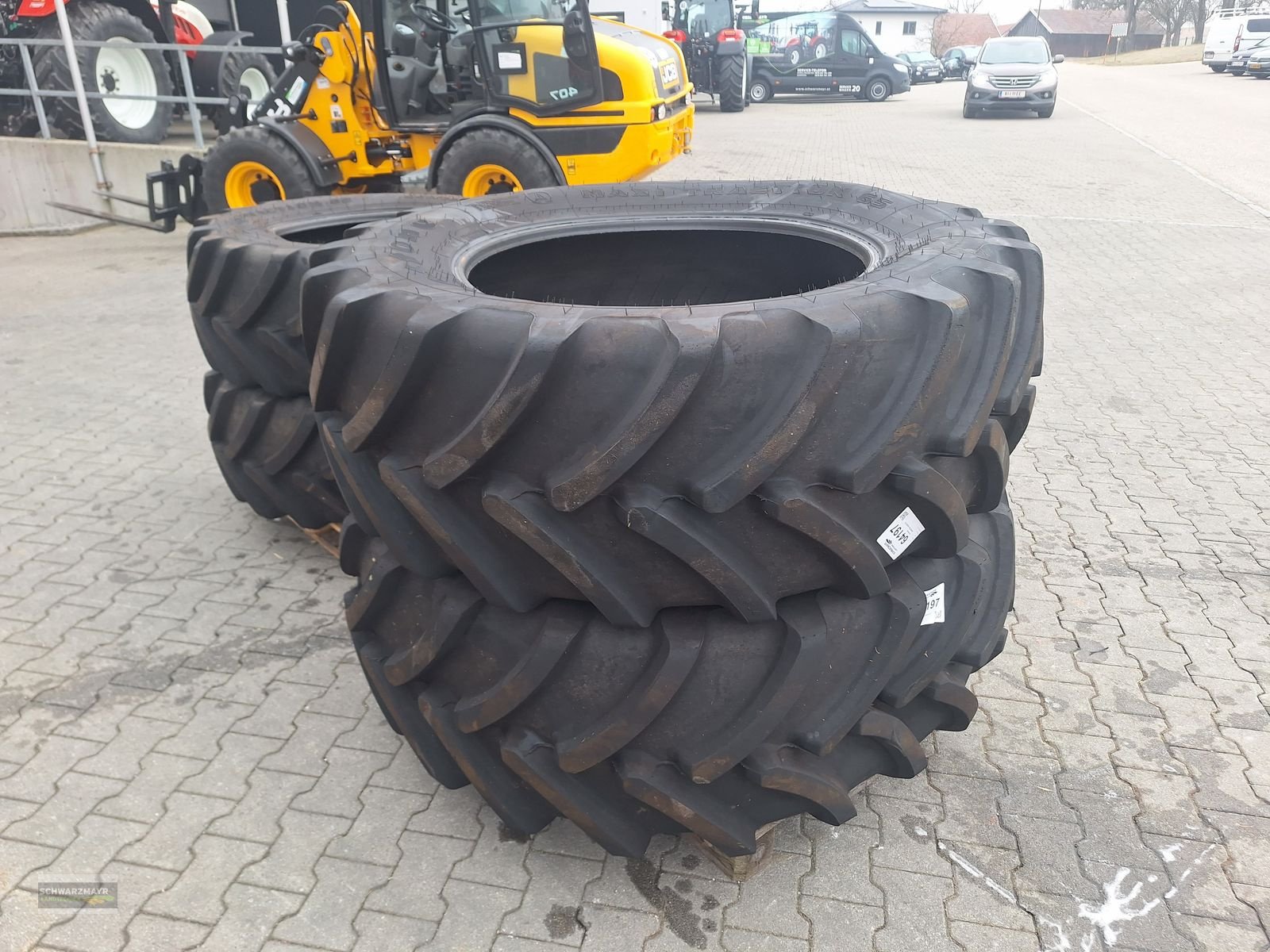 Rad des Typs Firestone 440/65R24+540/65R34, Vorführmaschine in Aurolzmünster (Bild 12)