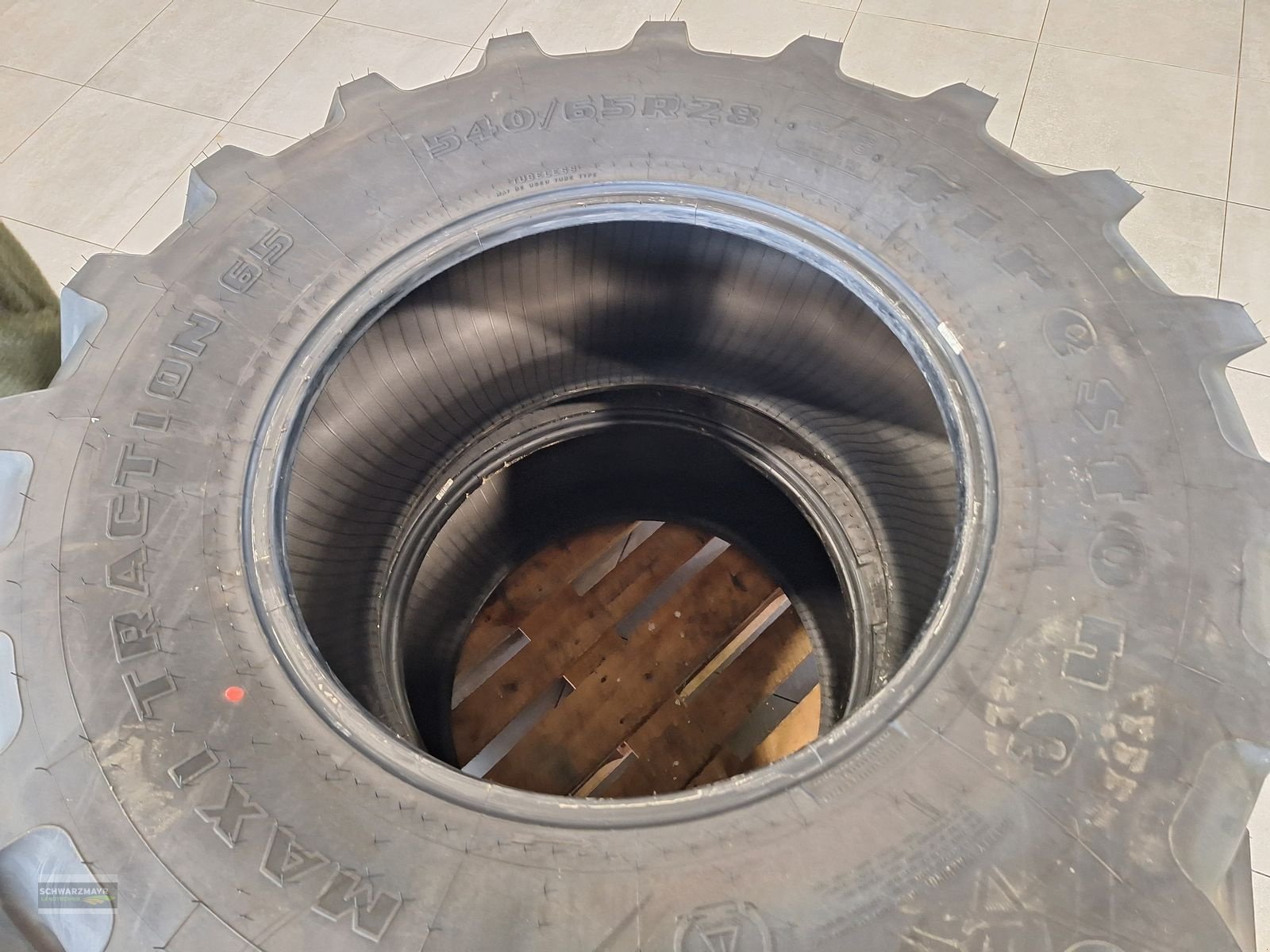 Rad typu Firestone 540/65R28, Neumaschine v Gampern (Obrázek 9)