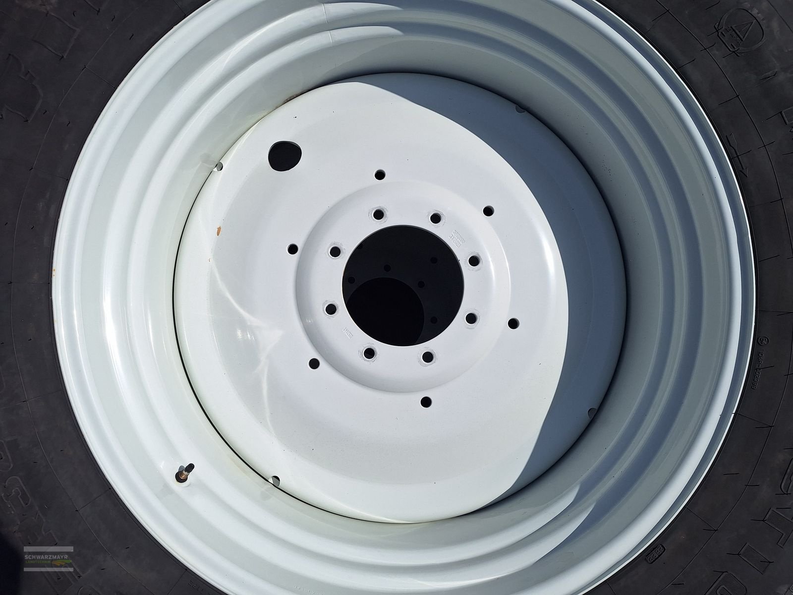 Rad des Typs Firestone 540/65R38+480/65R24, Neumaschine in Gampern (Bild 8)