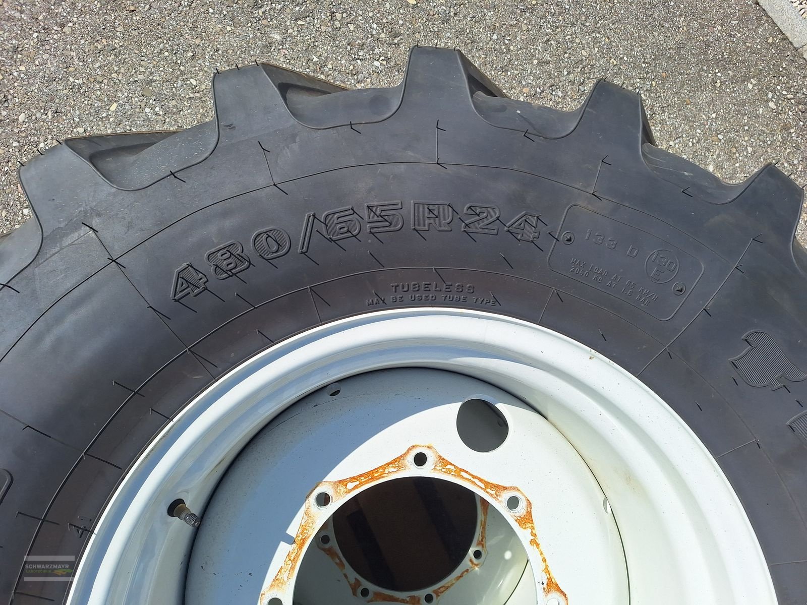 Rad des Typs Firestone 540/65R38+480/65R24, Neumaschine in Gampern (Bild 14)