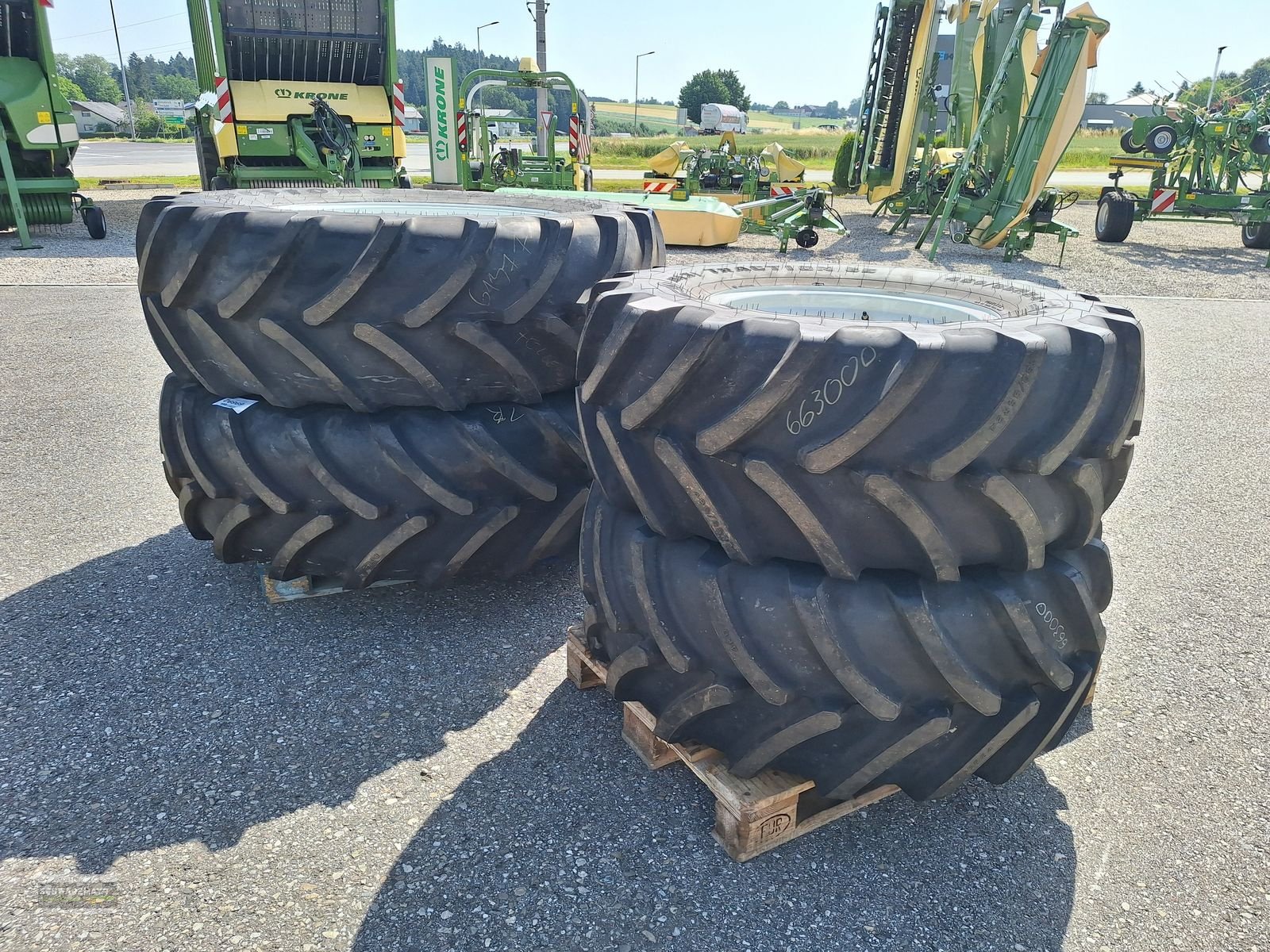 Rad des Typs Firestone 540/65R38+480/65R24, Neumaschine in Gampern (Bild 4)