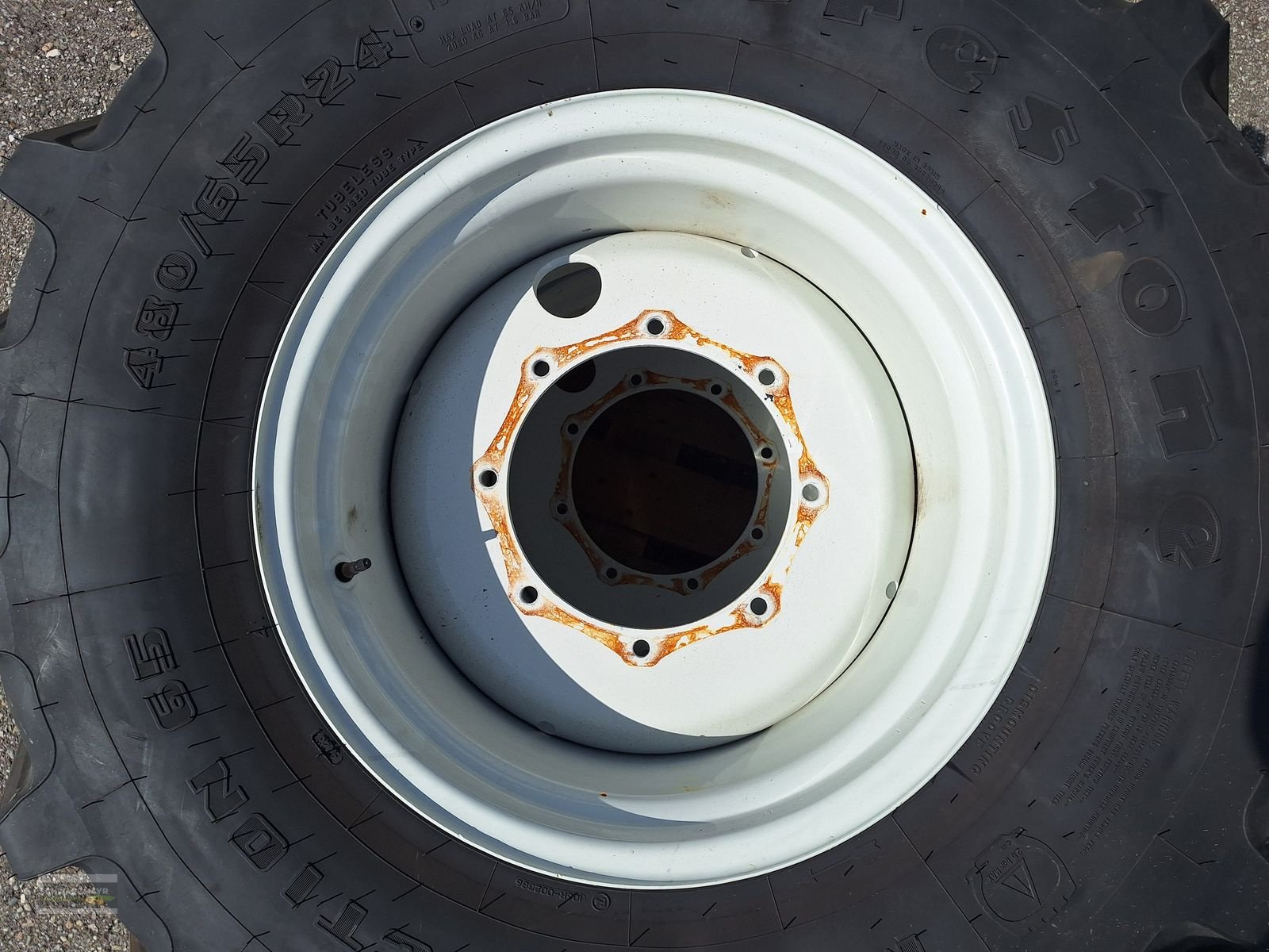 Rad des Typs Firestone 540/65R38+480/65R24, Neumaschine in Gampern (Bild 13)