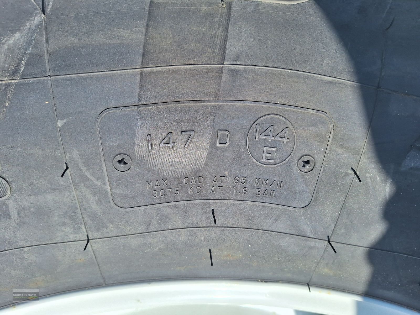 Rad des Typs Firestone 540/65R38+480/65R24, Neumaschine in Gampern (Bild 10)