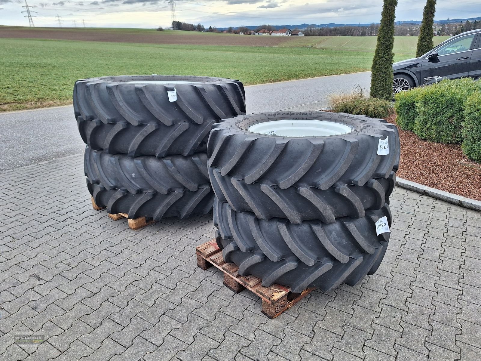 Rad des Typs Firestone 600/65R34+480/65R24, Vorführmaschine in Aurolzmünster (Bild 2)
