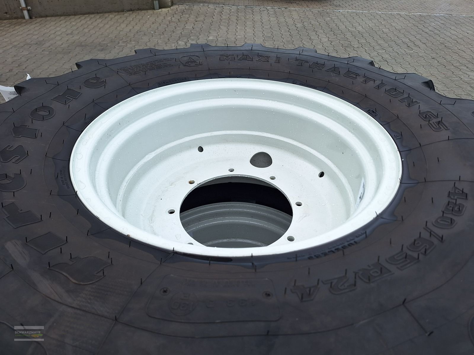 Rad des Typs Firestone 600/65R34+480/65R24, Vorführmaschine in Aurolzmünster (Bild 7)