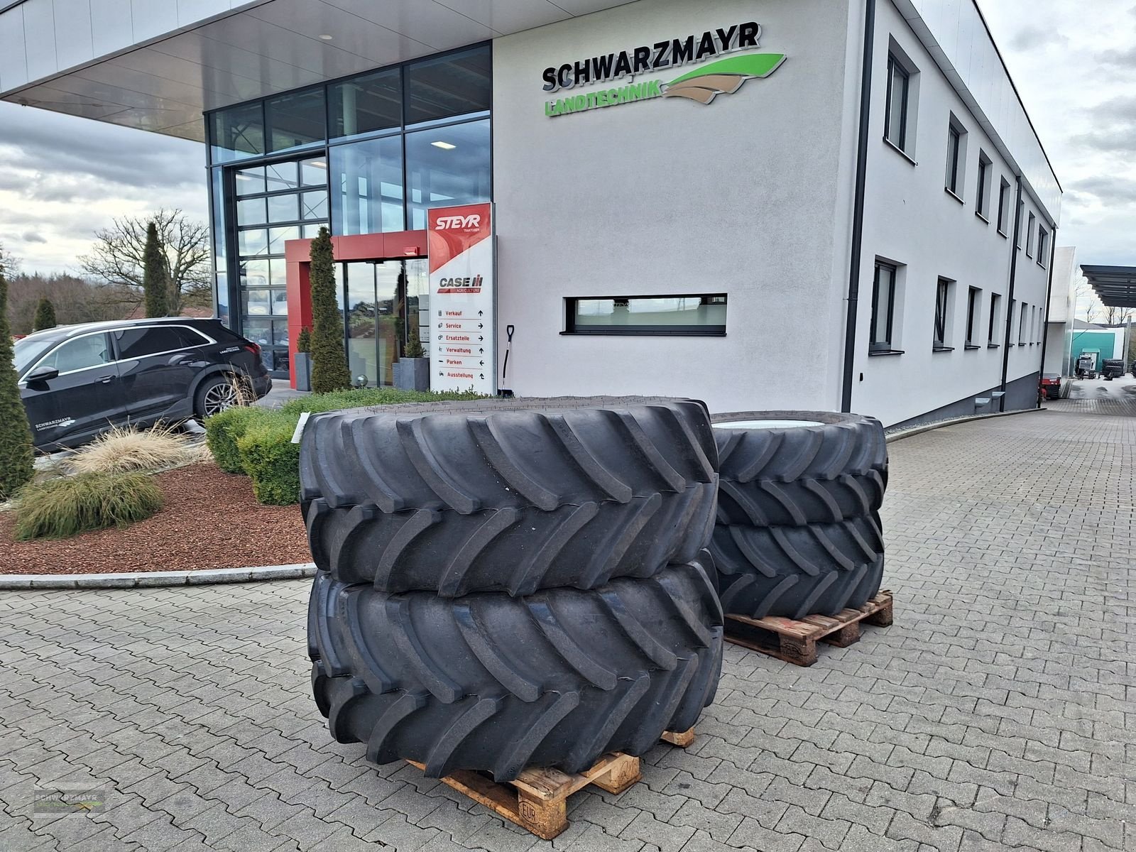 Rad des Typs Firestone 600/65R34+480/65R24, Vorführmaschine in Aurolzmünster (Bild 1)