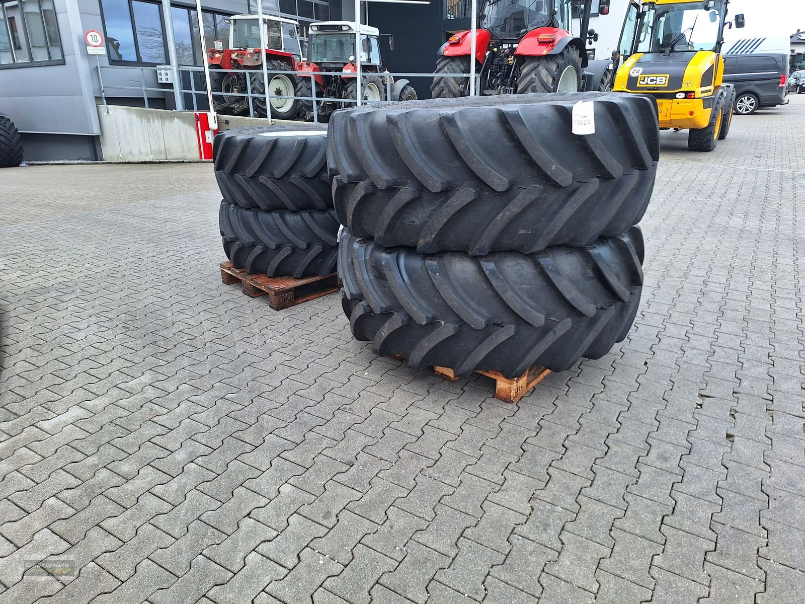 Rad des Typs Firestone 600/65R34+480/65R24, Vorführmaschine in Aurolzmünster (Bild 4)