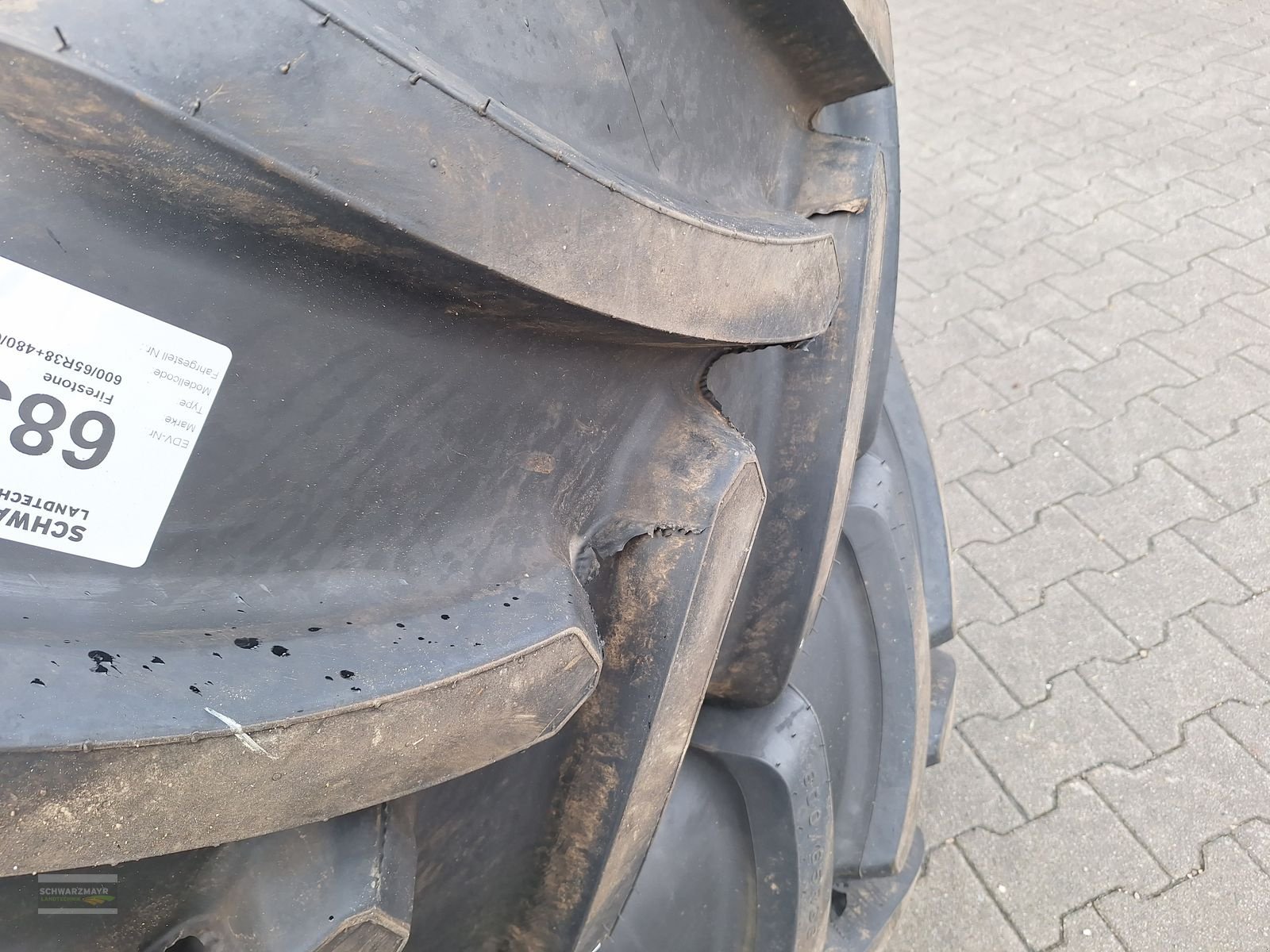 Rad des Typs Firestone 600/65R38+480/65R28, Neumaschine in Aurolzmünster (Bild 13)