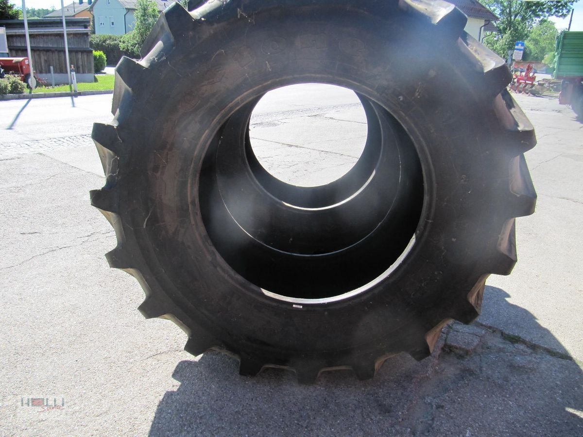 Rad of the type Firestone 650/75R38 Firestone Maxi Traktion, Neumaschine in Niederneukirchen (Picture 1)