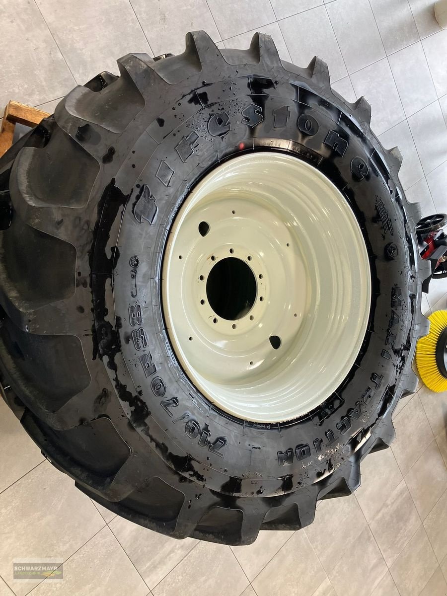 Rad des Typs Firestone 710/70R38+600/65R28, Neumaschine in Gampern (Bild 8)