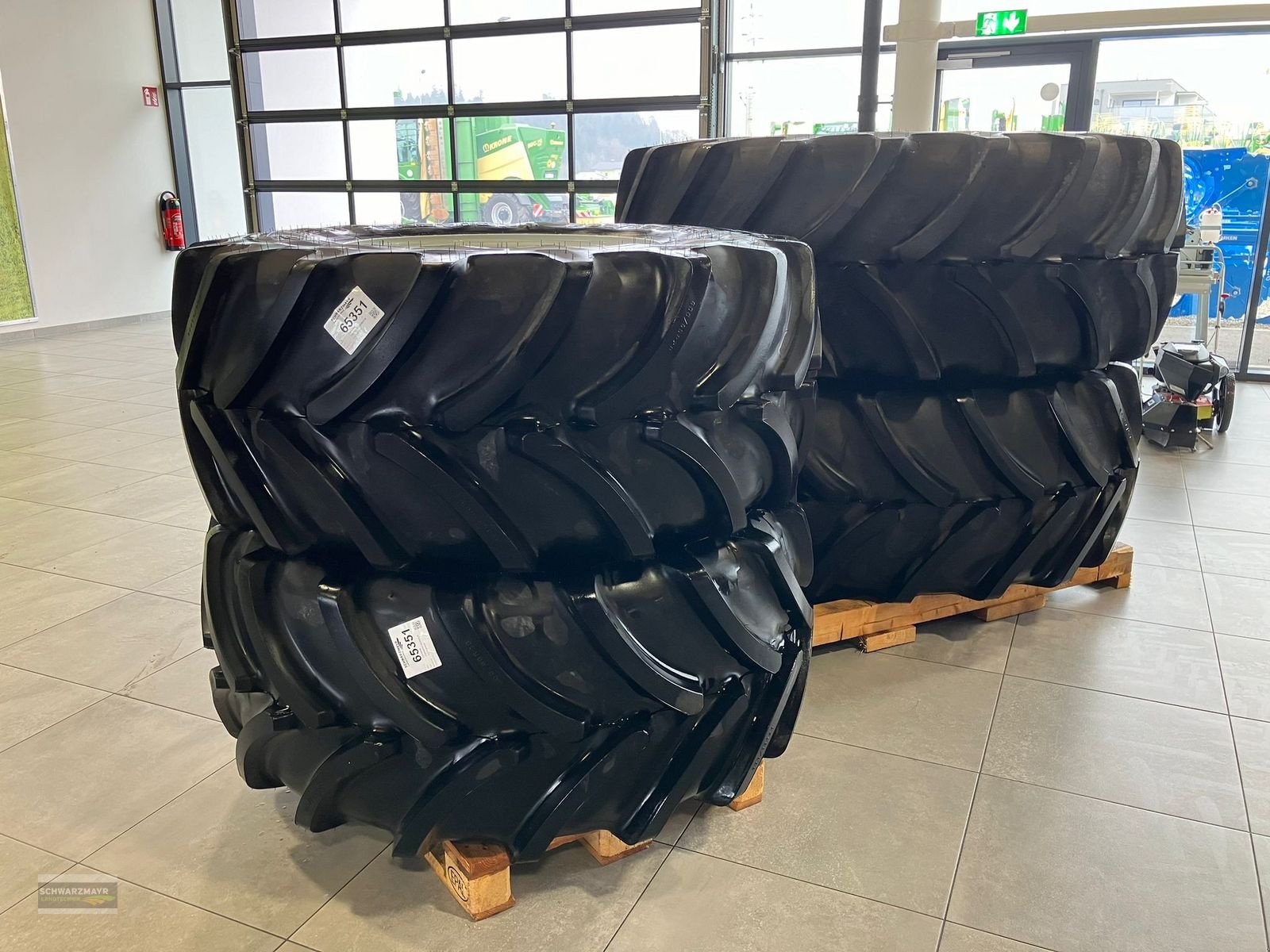 Rad des Typs Firestone 710/70R38+600/65R28, Neumaschine in Gampern (Bild 2)