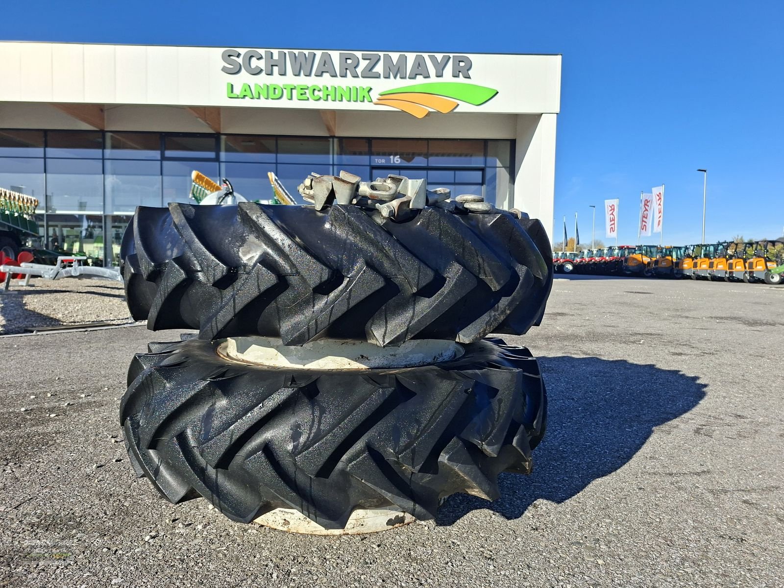 Rad typu Fulda Zwillingsreifen 12.4-28, Gebrauchtmaschine v Gampern (Obrázek 1)