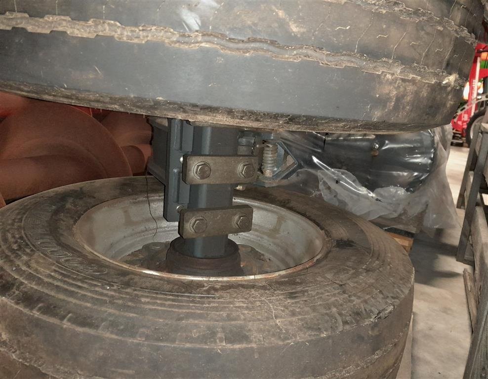 Rad des Typs GoodYear 245/70 R17.5, Gebrauchtmaschine in Horsens (Bild 2)