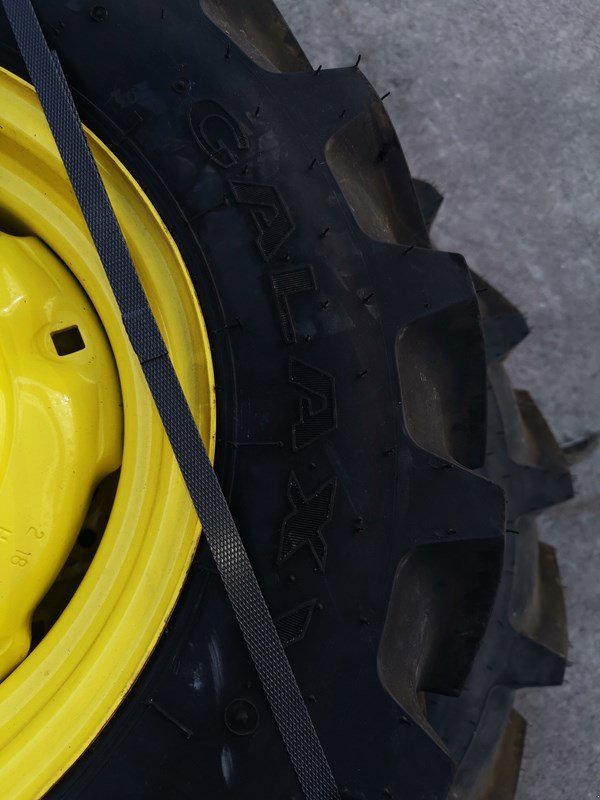 Rad des Typs John Deere 180/95-14 und 11.2-24, Neumaschine in Regensdorf (Bild 4)