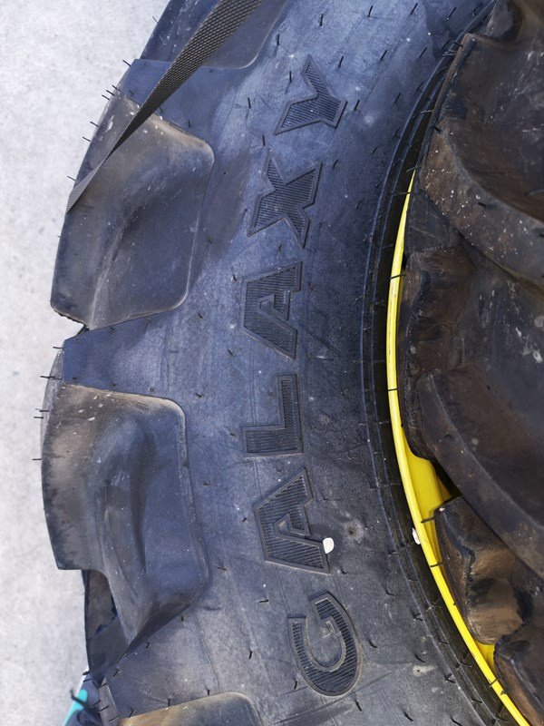 Rad des Typs John Deere 180/95-14 und 11.2-24, Neumaschine in Regensdorf (Bild 2)