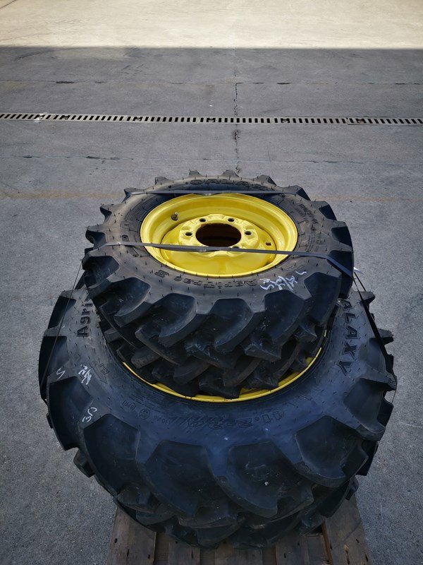 Rad des Typs John Deere 180/95-14 und 11.2-24, Neumaschine in Regensdorf (Bild 8)