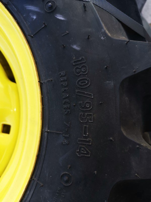 Rad des Typs John Deere 180/95-14 und 11.2-24, Neumaschine in Regensdorf (Bild 5)