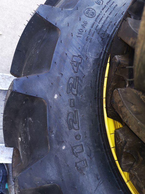 Rad des Typs John Deere 180/95-14 und 11.2-24, Neumaschine in Regensdorf (Bild 3)