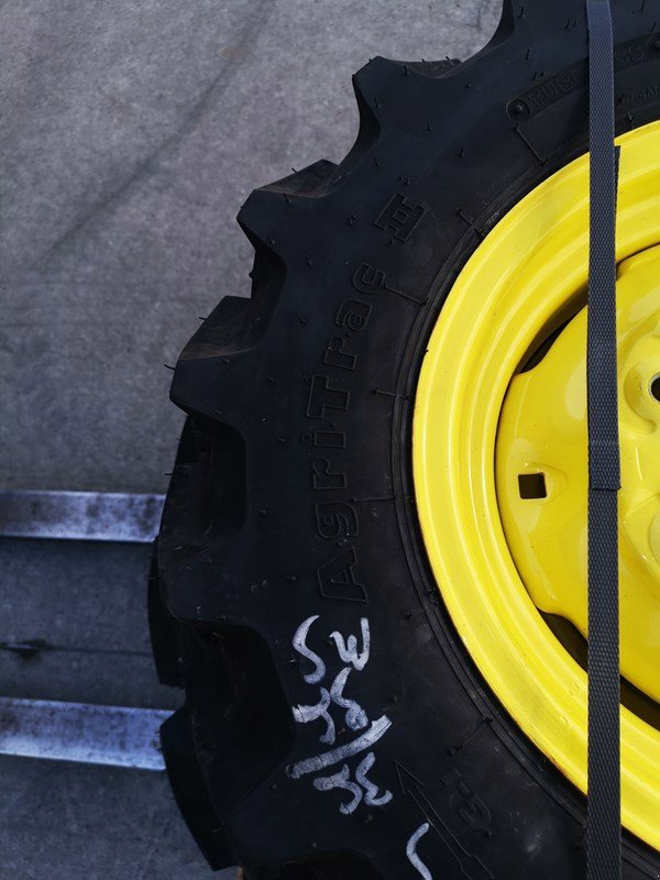 Rad des Typs John Deere 180/95-14 und 11.2-24, Neumaschine in Regensdorf (Bild 6)