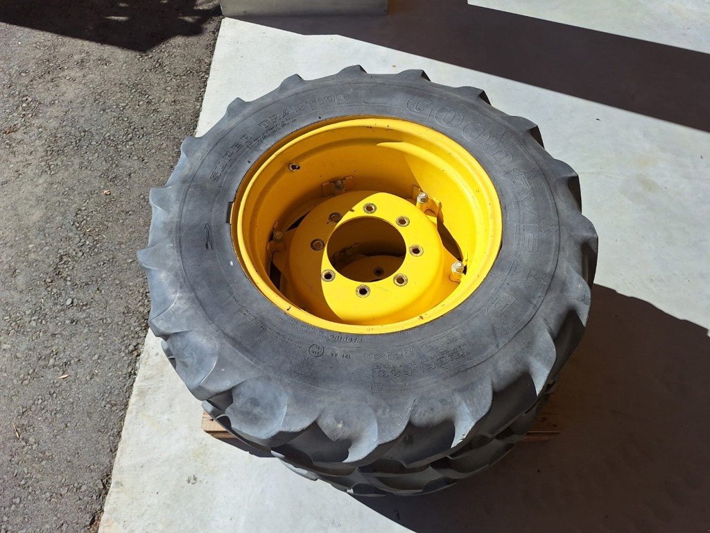 Rad типа John Deere Goodyear Super Traction 13.6 R24, Gebrauchtmaschine в Susten (Фотография 3)