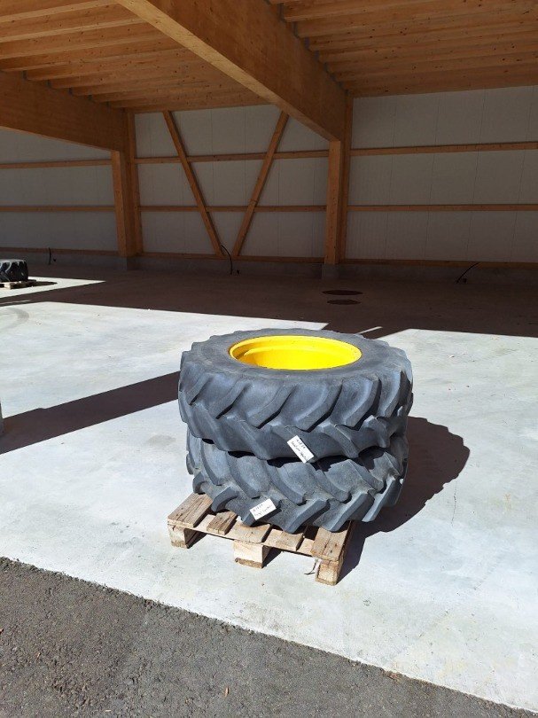 Rad типа John Deere Goodyear Super Traction 13.6 R24, Gebrauchtmaschine в Susten (Фотография 1)