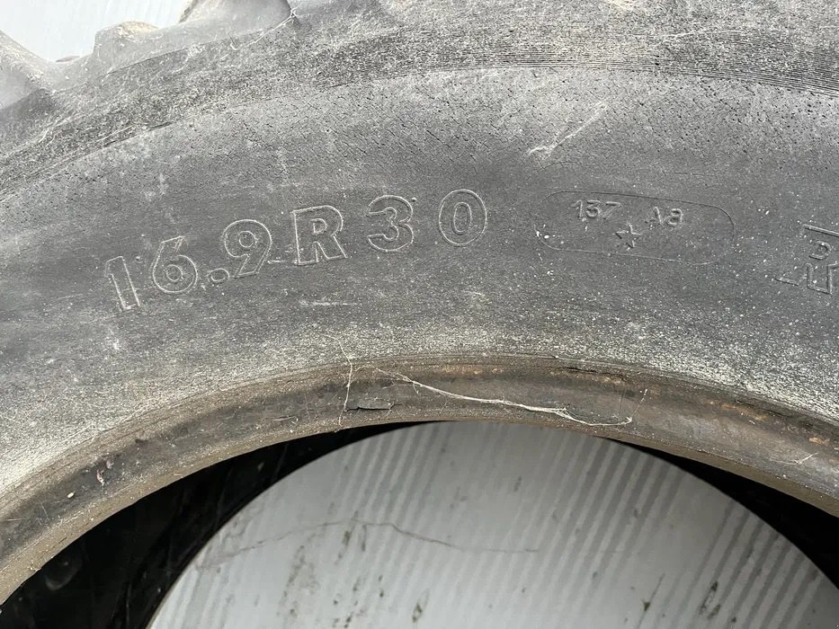 Rad tipa Kleber 16.9 R30, Gebrauchtmaschine u Rum (Slika 1)