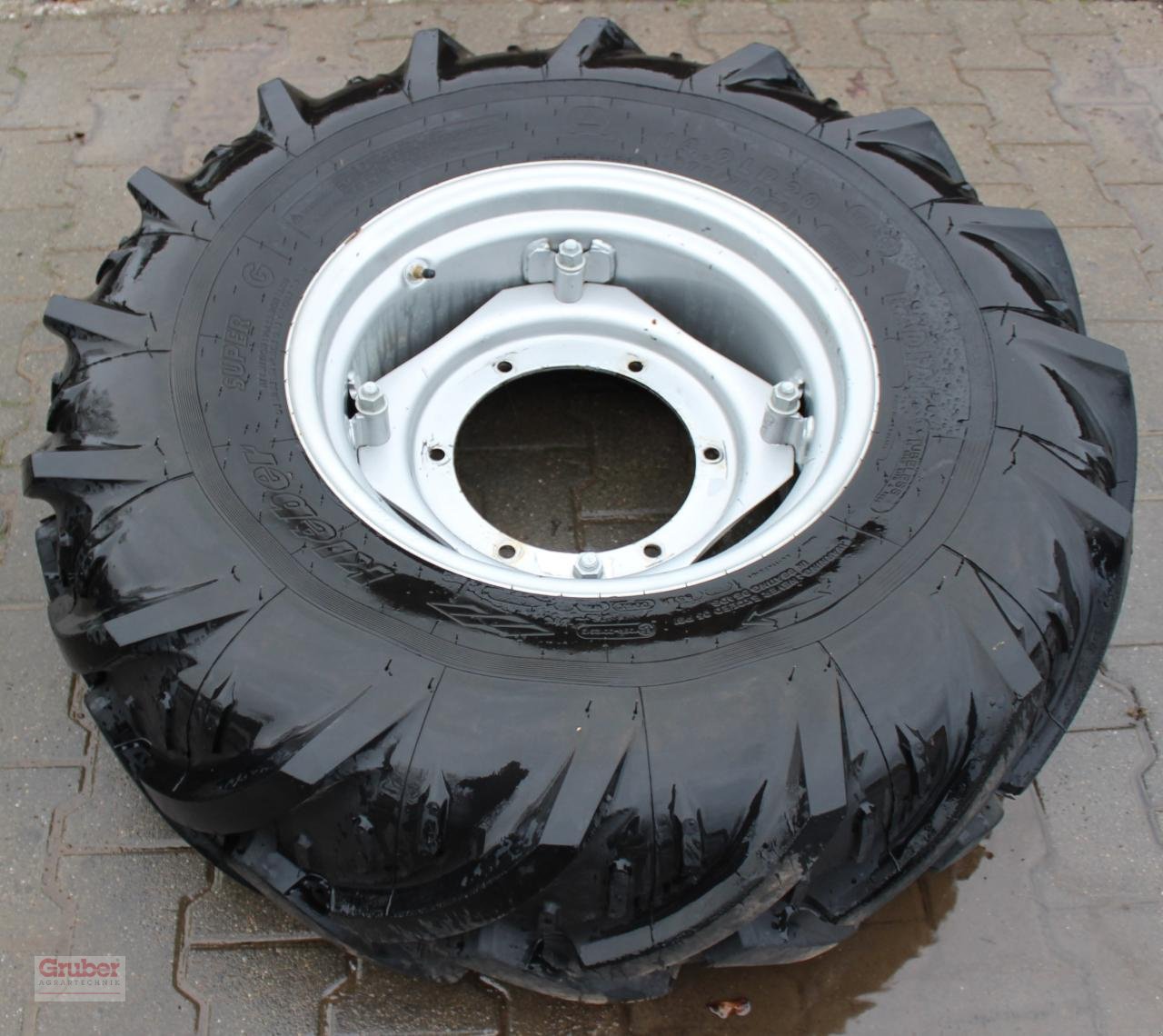 Rad от тип Kleber 16.9R30, Gebrauchtmaschine в Leipzig OT Engelsdorf (Снимка 2)