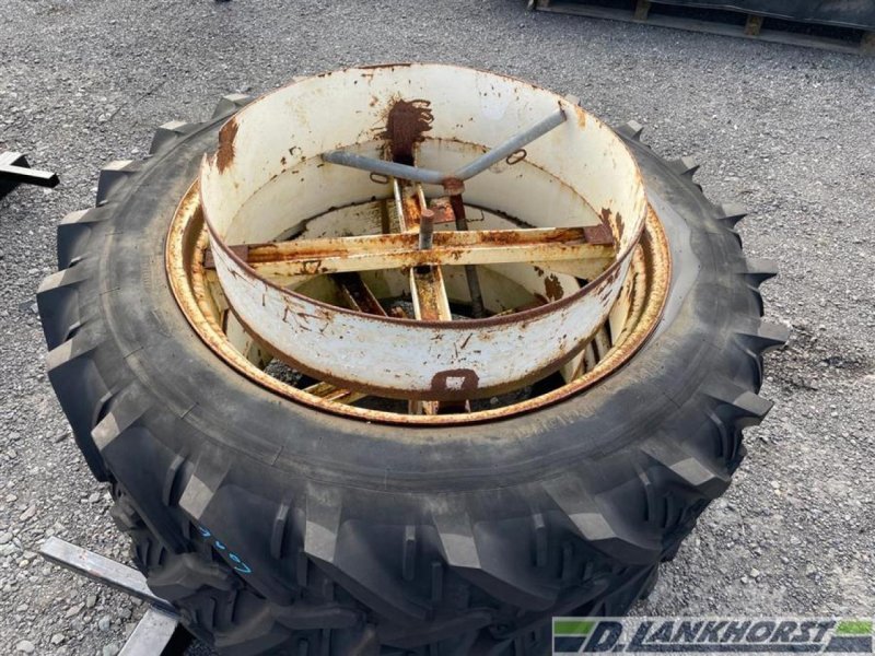 Rad des Typs Kleber 2x 13.6 R38 Zwilling, Neumaschine in Emsbüren (Bild 4)