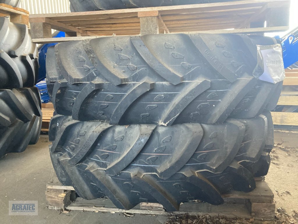 Rad des Typs Kleber 380/85 R30, Neumaschine in Salching bei Straubing (Bild 1)
