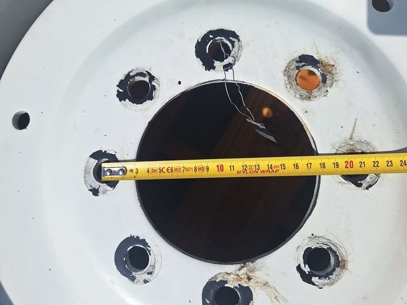 Rad a típus Kleber 420/85R30 (16,9R30) Rad Super G, Neumaschine ekkor: St. Marienkirchen (Kép 8)