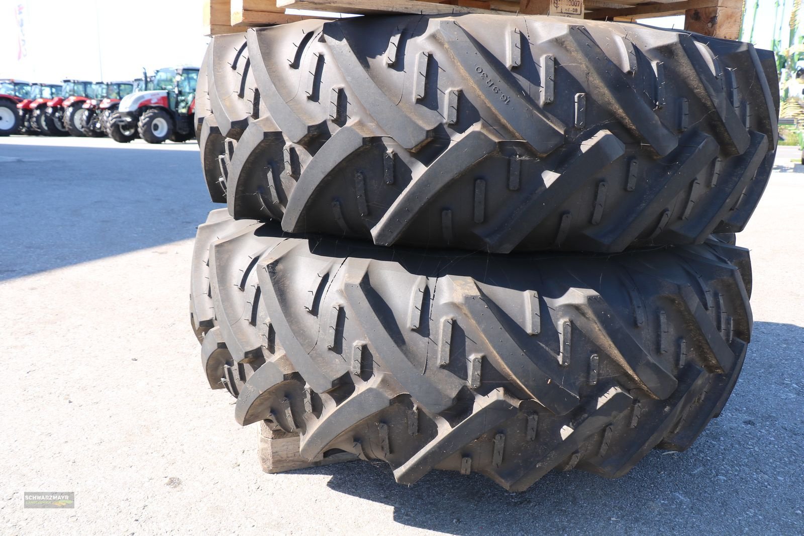 Rad of the type Kleber Kleber 16.9R30+14.9R20, Neumaschine in Aurolzmünster (Picture 7)
