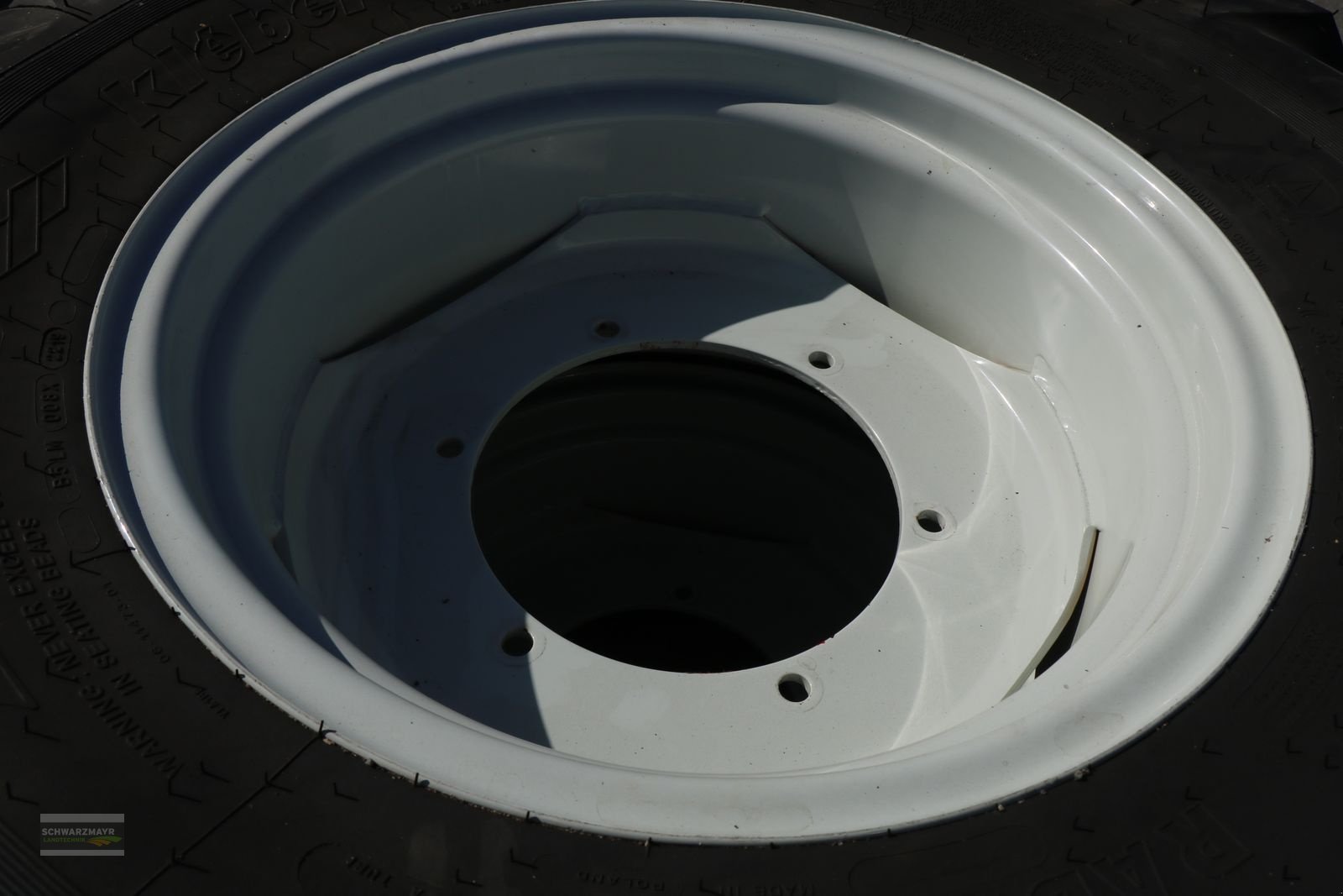 Rad of the type Kleber Kleber 16.9R30+14.9R20, Neumaschine in Aurolzmünster (Picture 12)