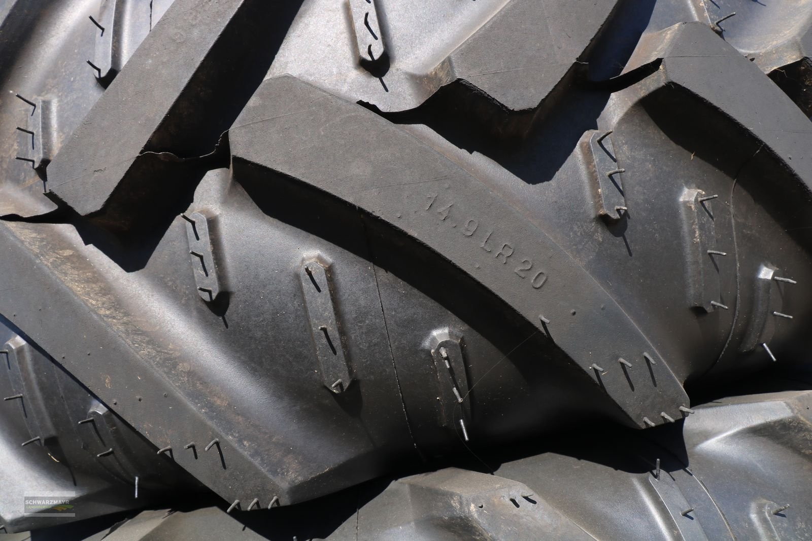 Rad of the type Kleber Kleber 16.9R30+14.9R20, Neumaschine in Aurolzmünster (Picture 9)