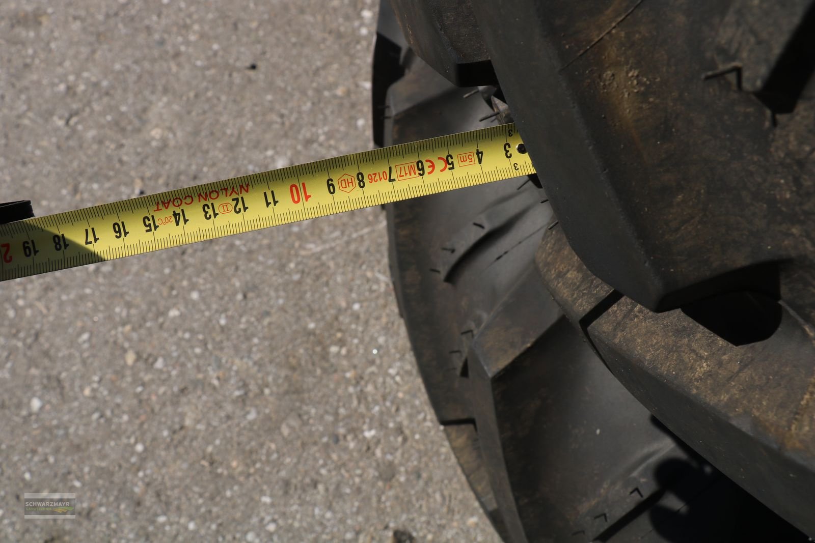 Rad of the type Kleber Kleber 16.9R30+14.9R20, Neumaschine in Aurolzmünster (Picture 14)