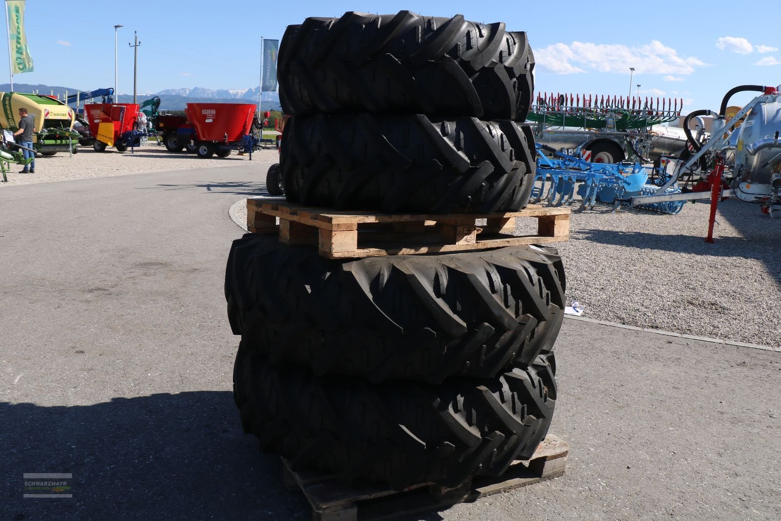 Rad of the type Kleber Kleber 16.9R30+14.9R20, Neumaschine in Aurolzmünster (Picture 4)