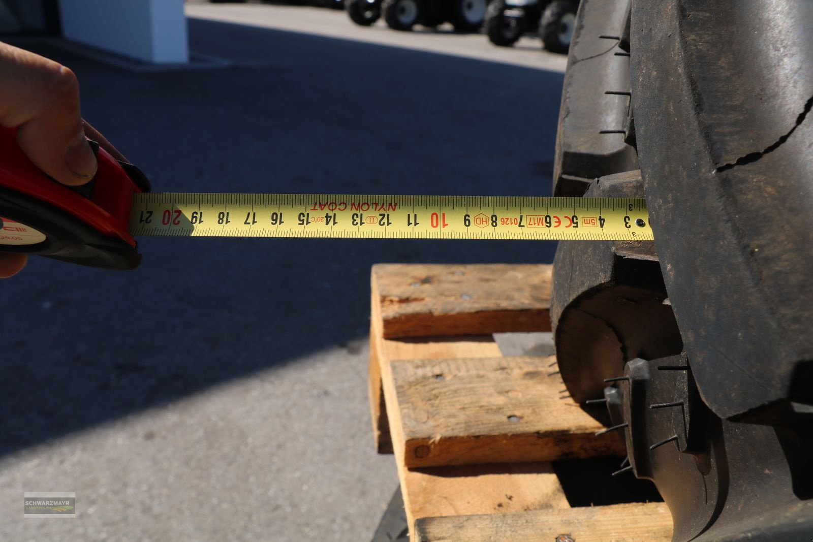 Rad of the type Kleber Kleber 16.9R30+14.9R20, Neumaschine in Aurolzmünster (Picture 13)