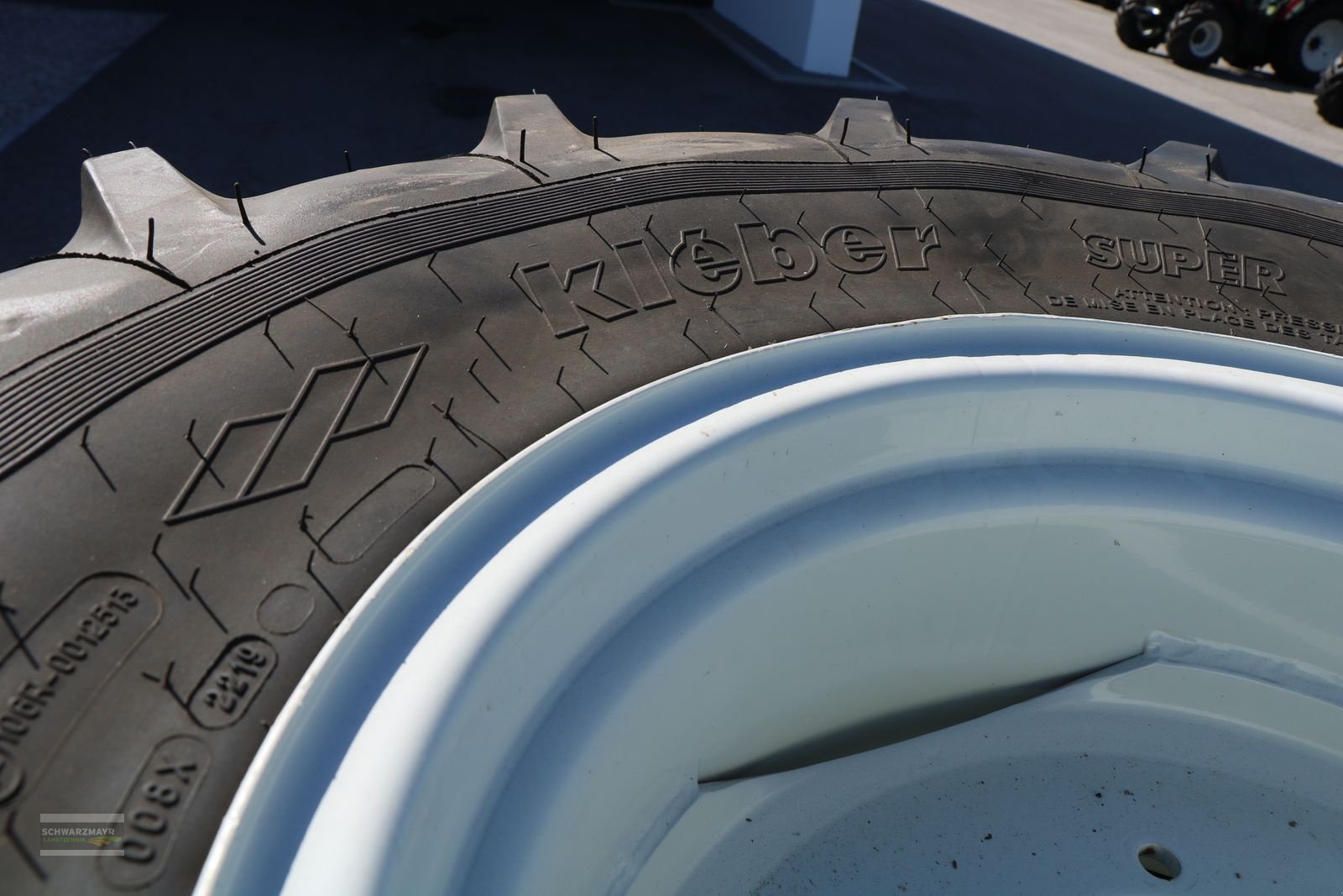 Rad of the type Kleber Kleber 16.9R30+14.9R20, Neumaschine in Aurolzmünster (Picture 10)