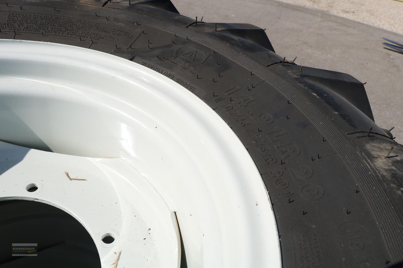 Rad of the type Kleber Kleber 16.9R30+14.9R20, Neumaschine in Aurolzmünster (Picture 11)